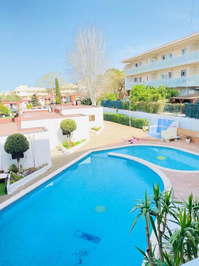 Bbq - Pool - Costa Apartments Салоу Екстериор снимка